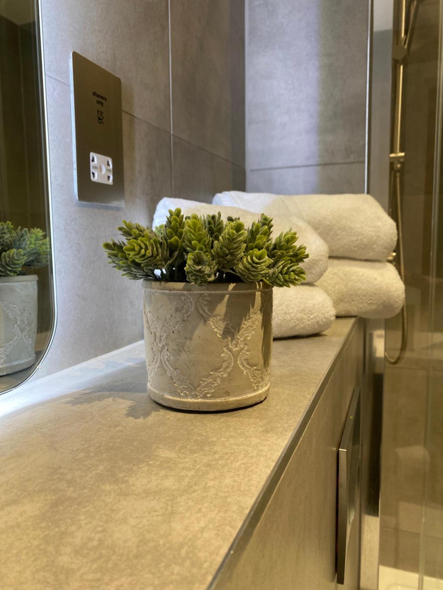 Luxury York Apartment, Free Parking & Free Gym Exterior photo